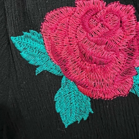 Altar’d State black and red roses floral vneck shift dress size small - Picture 8 of 10